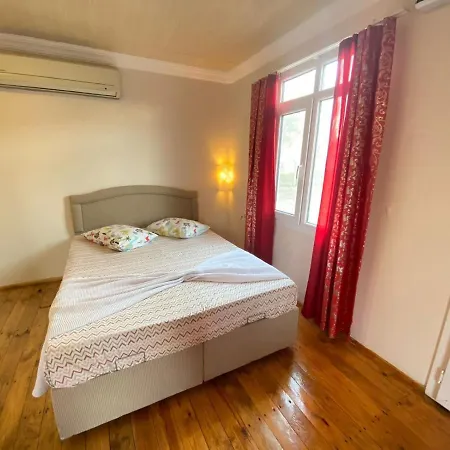 Reds アパートホテル *